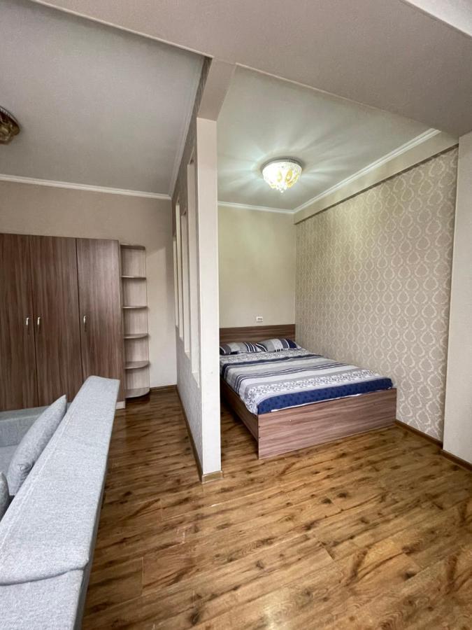 Rent Home Kg На Манаса Боконбаева 比什凯克 外观 照片